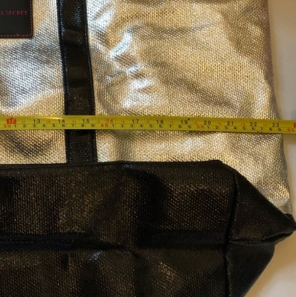 2 piece Victoria's Secret bundle.. tote/make up bag both New - Picture 7 of 8